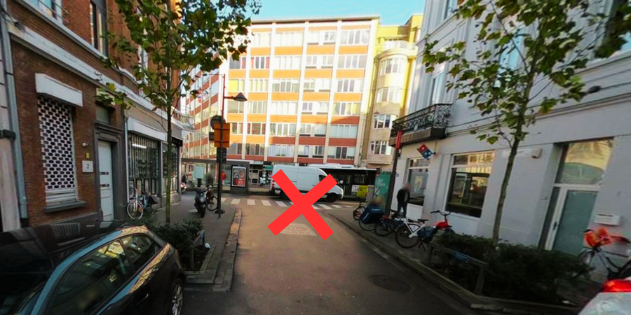 Afbeelding van de Van Geertstraat, met zicht op de Carnotstraat.
